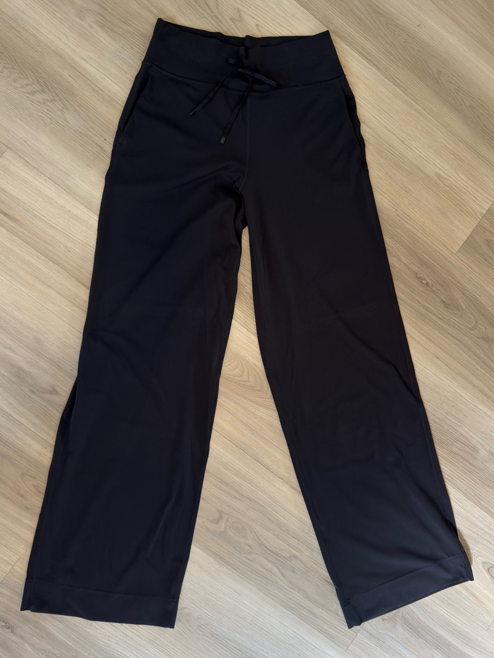 lululemon athletica Women's Black Wide-Leg Drawstring Pants
Size: 6